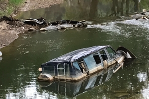 E Ky Car in Creek